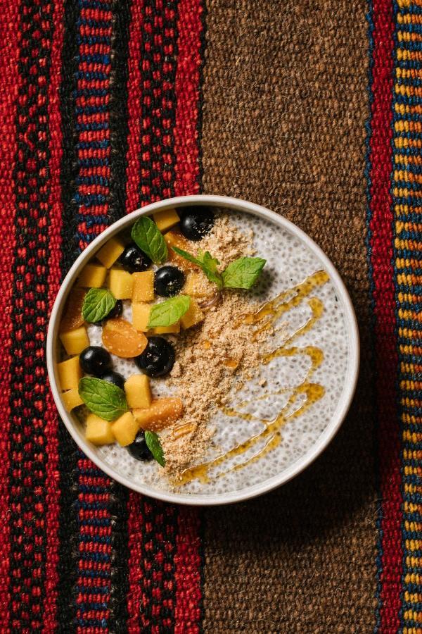 Our Habitas Alula Hotell Al-'Ula Exteriör bild Chia pudding with mango