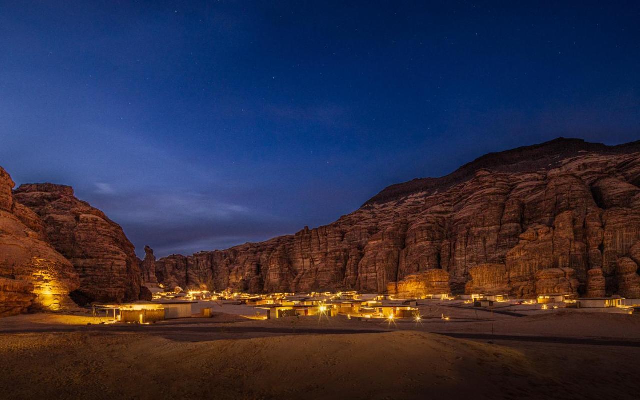 Our Habitas Alula Hotell Al-'Ula Exteriör bild Wadi Rum at night