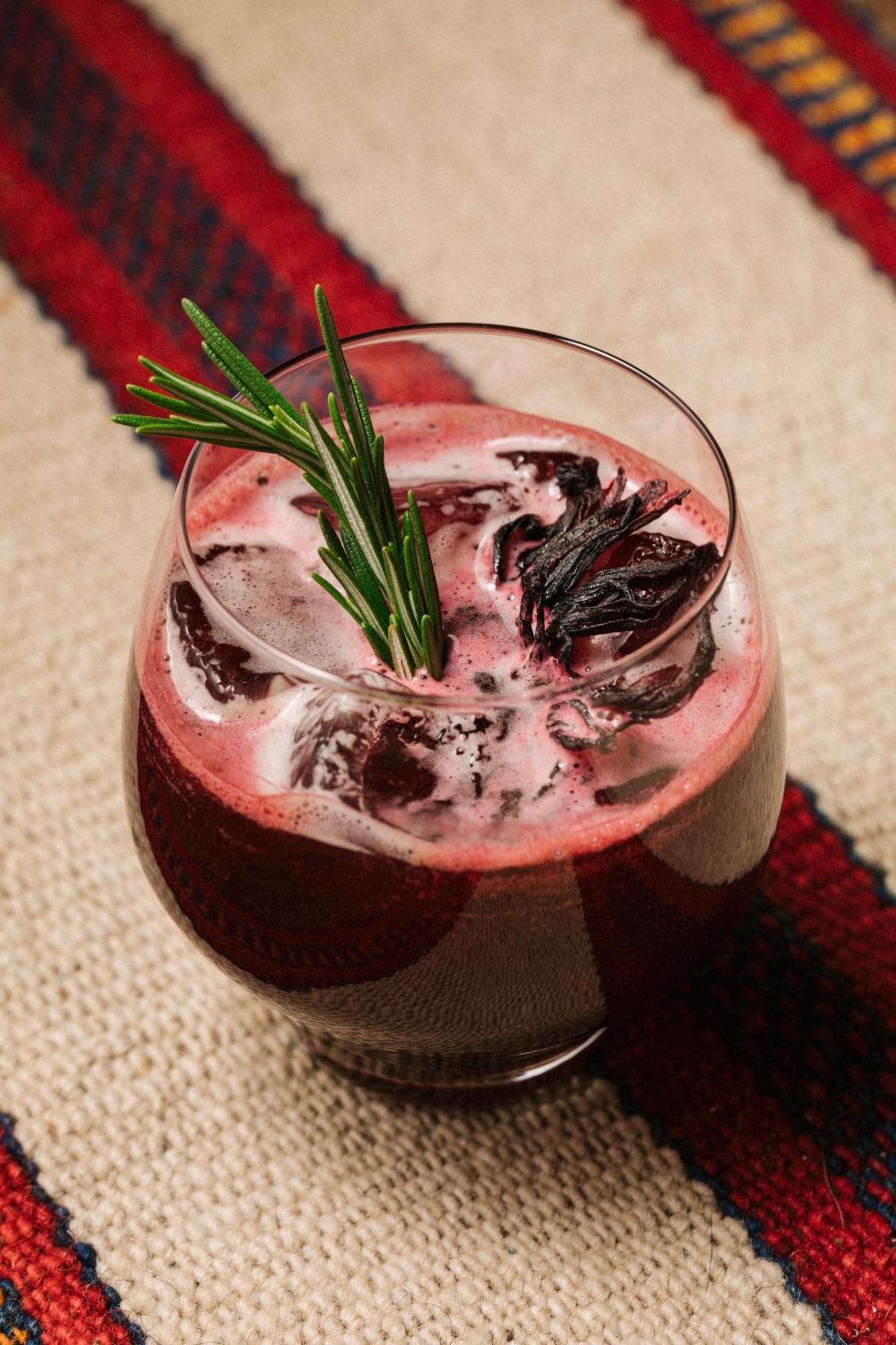 Our Habitas Alula Hotell Al-'Ula Exteriör bild A glass of mulled wine