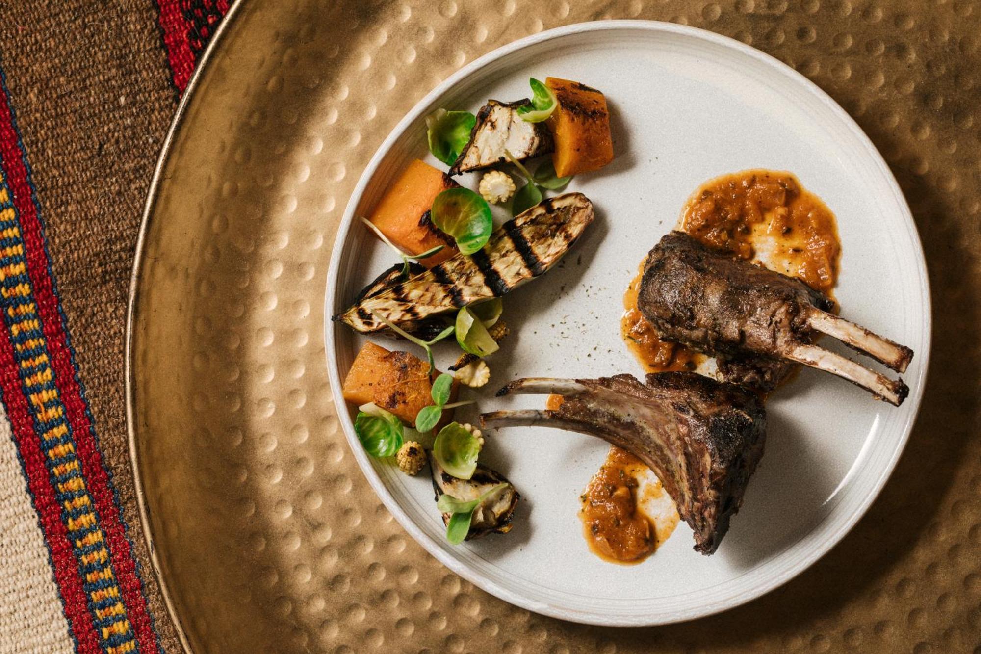 Our Habitas Alula Hotell Al-'Ula Exteriör bild Grilled lamb chops
